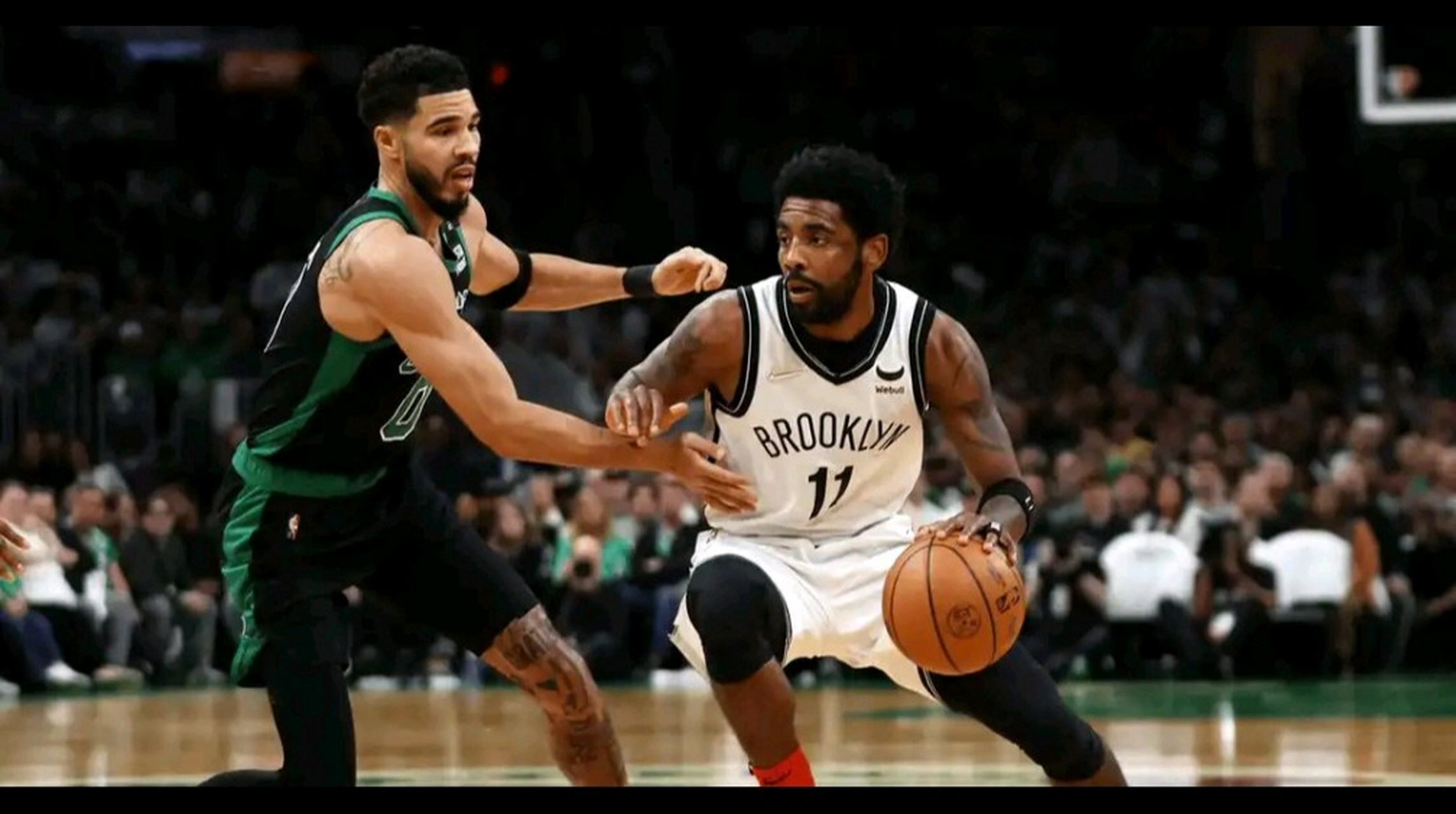 关于雄鹿主场守家轻取篮网，领先东部战绩榜的信息