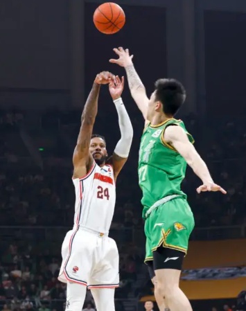 广东男篮在比赛中获得重要胜利