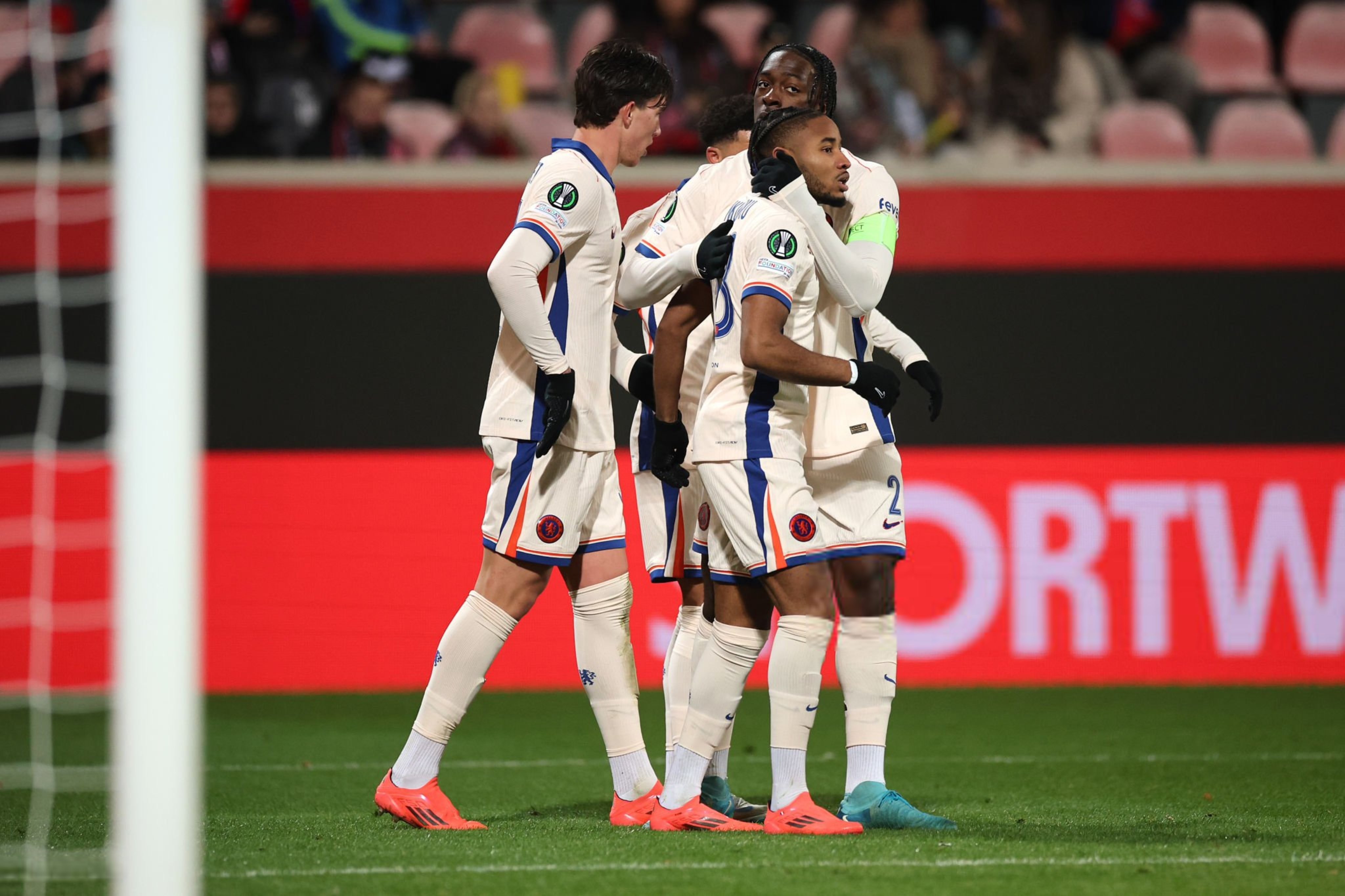 PG电子线上登入-脚下技术娴熟的球员实现精彩进球