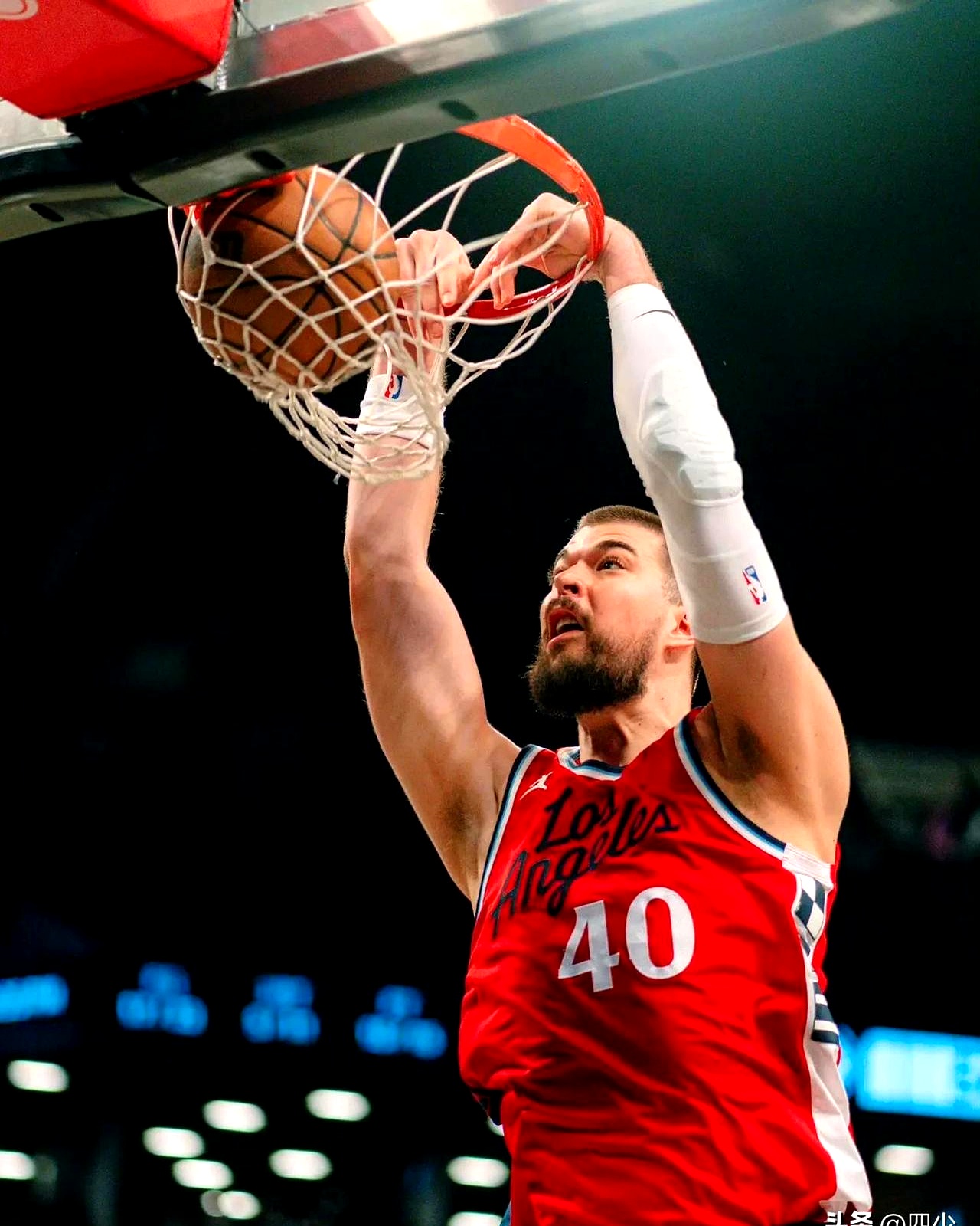 PG平台-灰狼惜败爵士，快船客场战胜鹈鹕