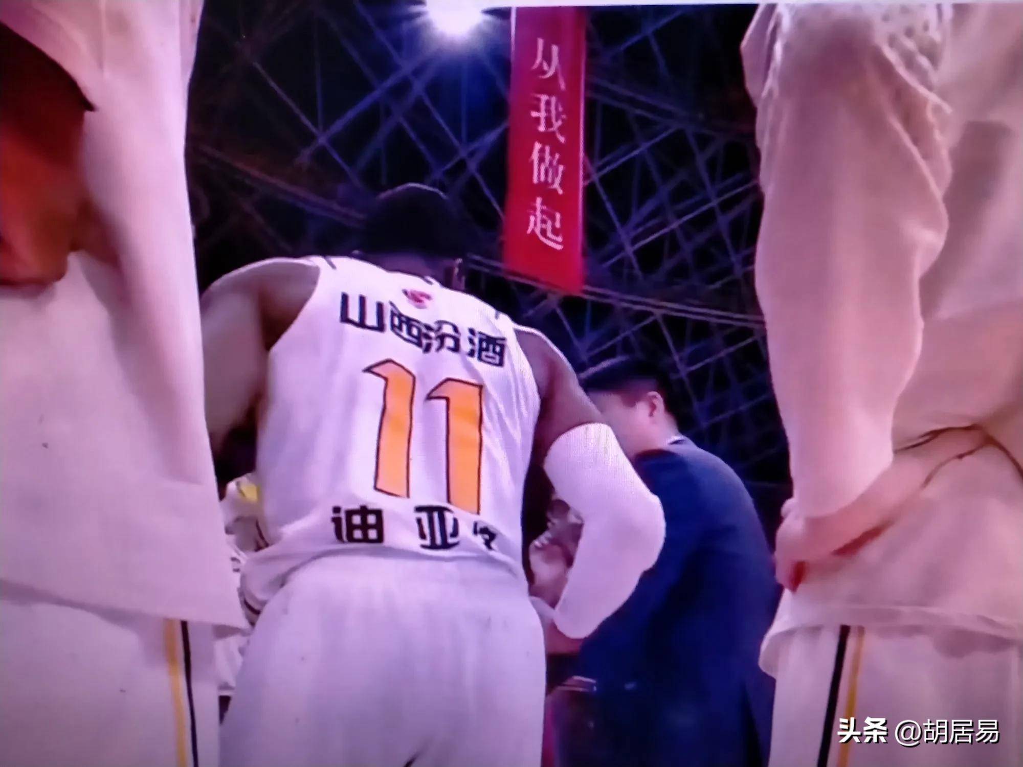 新疆队迎战山西队，成功卫冕主场胜利