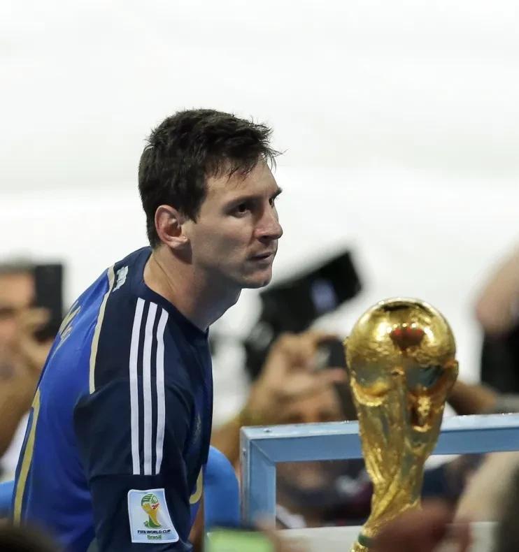 梅西续约成谜，巴萨球迷担忧球星去留