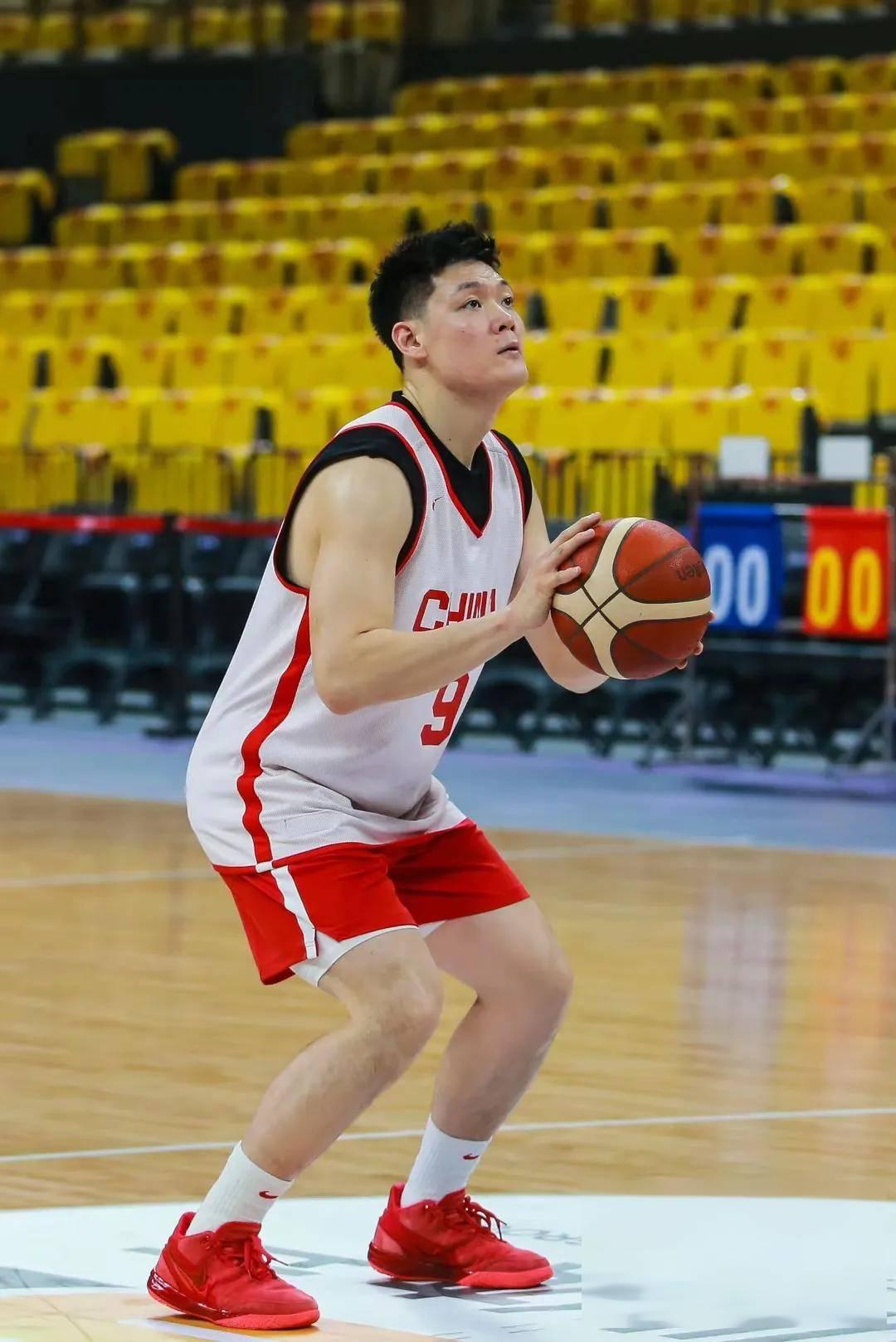 包含宁波男篮备战新赛季，力争突破自我的词条