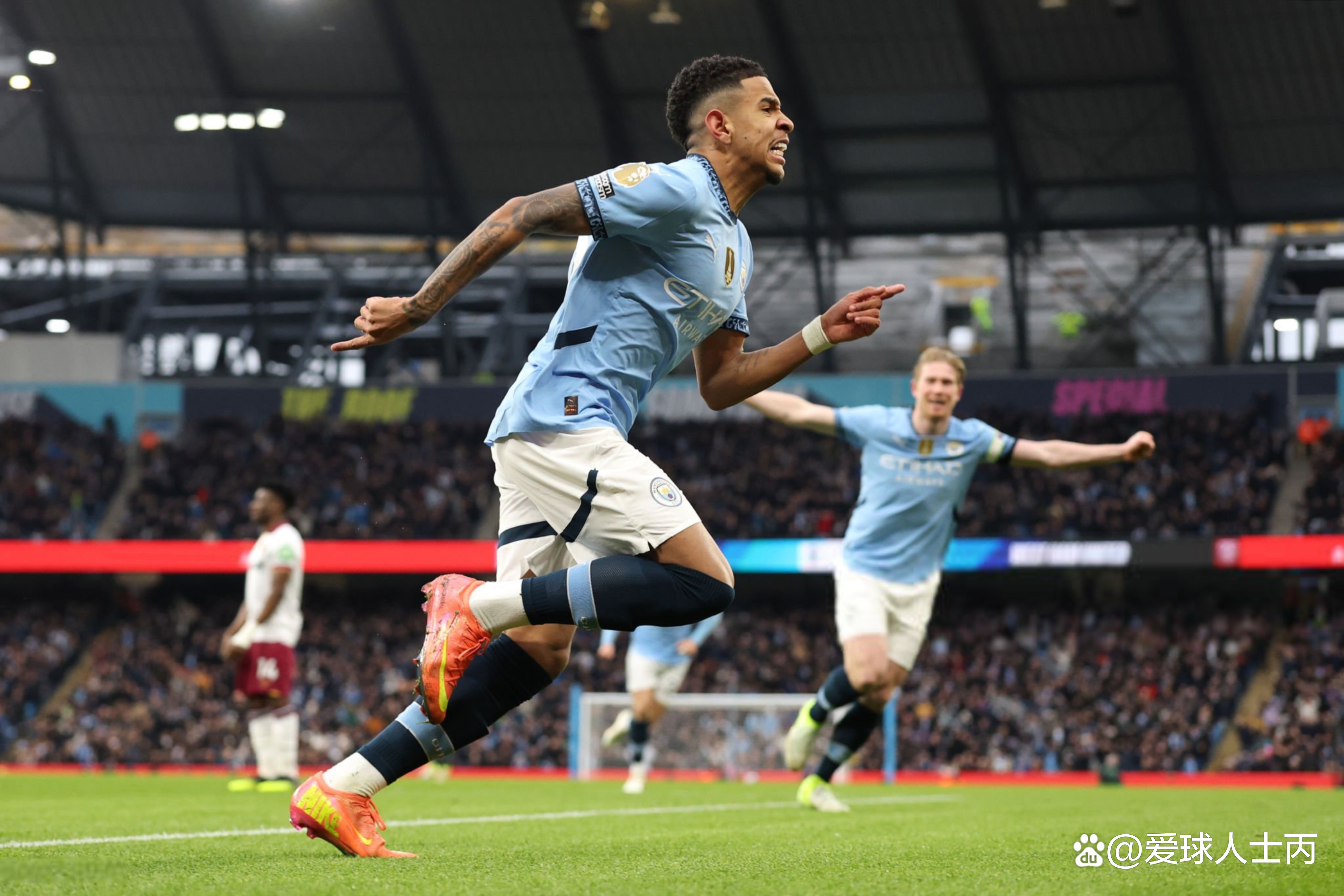 西汉姆联主场胜利，豪取积分