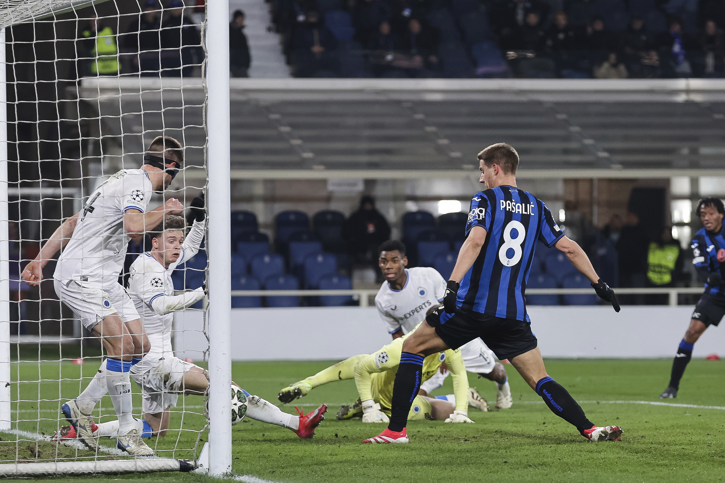 包含亚特兰大取得连胜，冲进联赛前四的词条