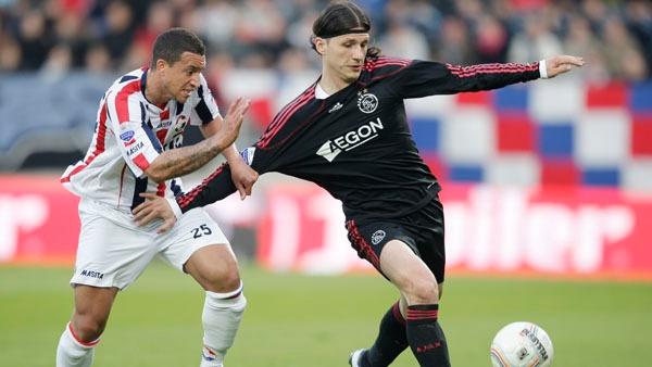 阿贾克斯主场大捷，小组晋级形势看好