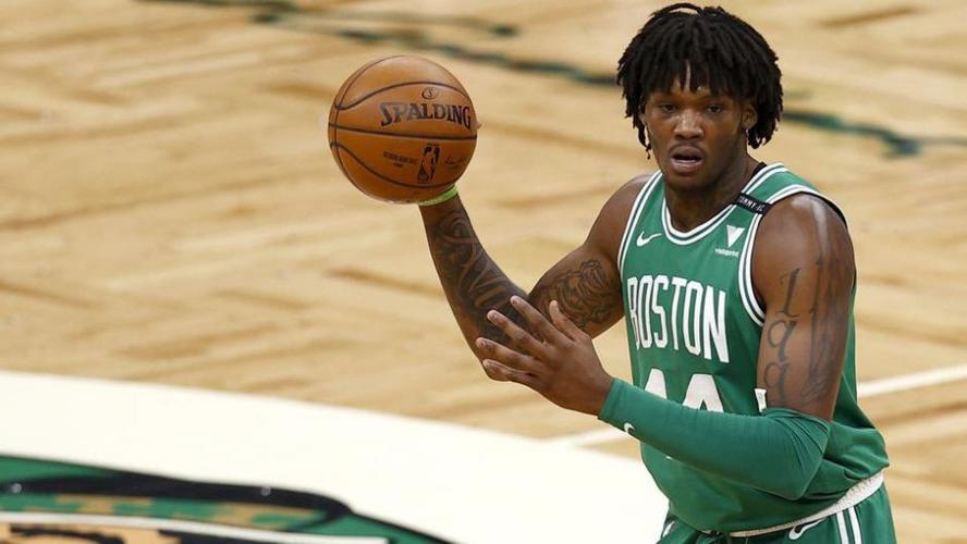 开拓者前锋接受手术赛季报销