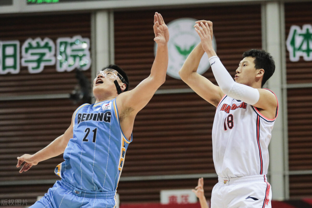 主力中场受伤，争冠前景雪上加霜