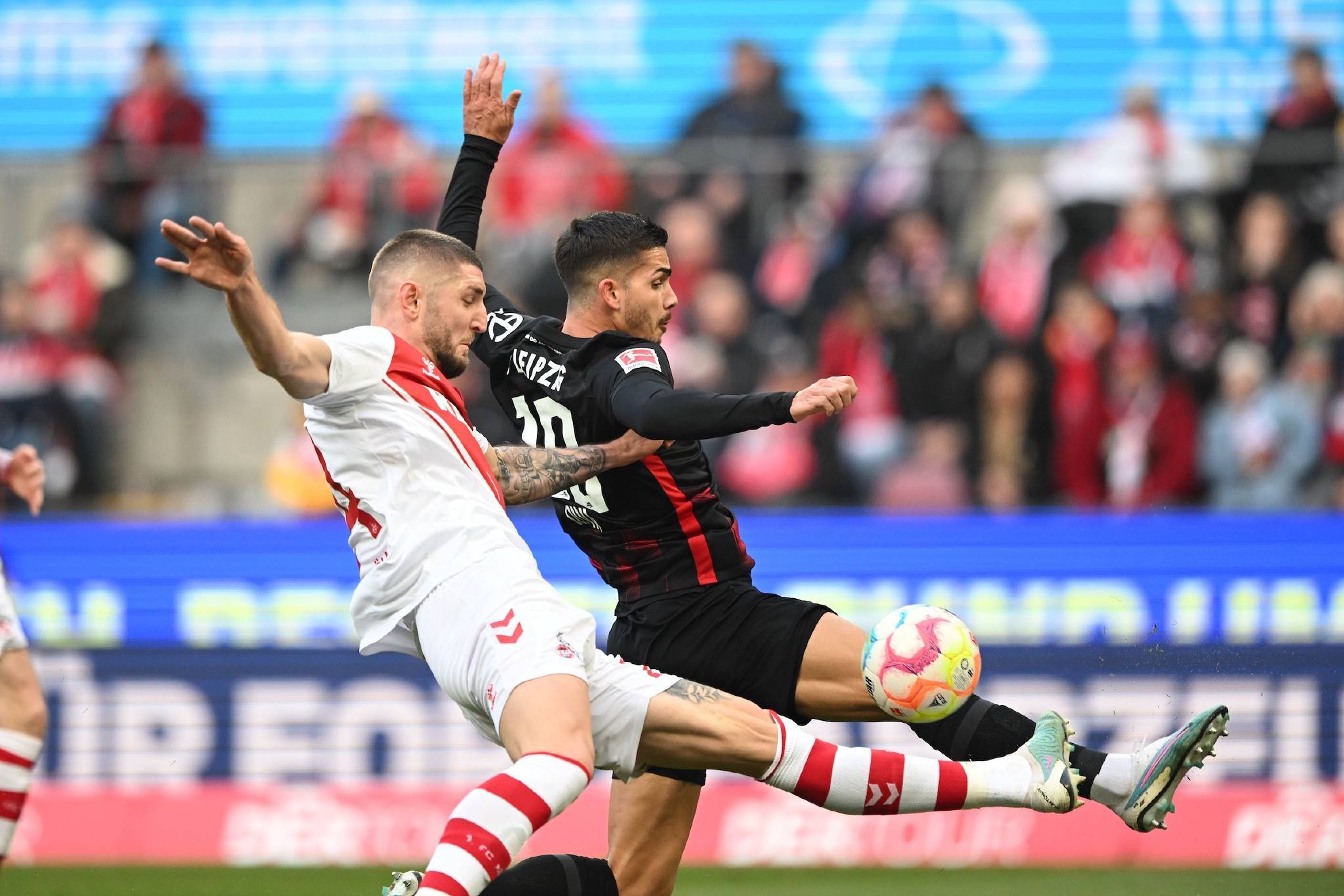 包含法兰克福主场战胜对手，保级状态逐渐回暖的词条