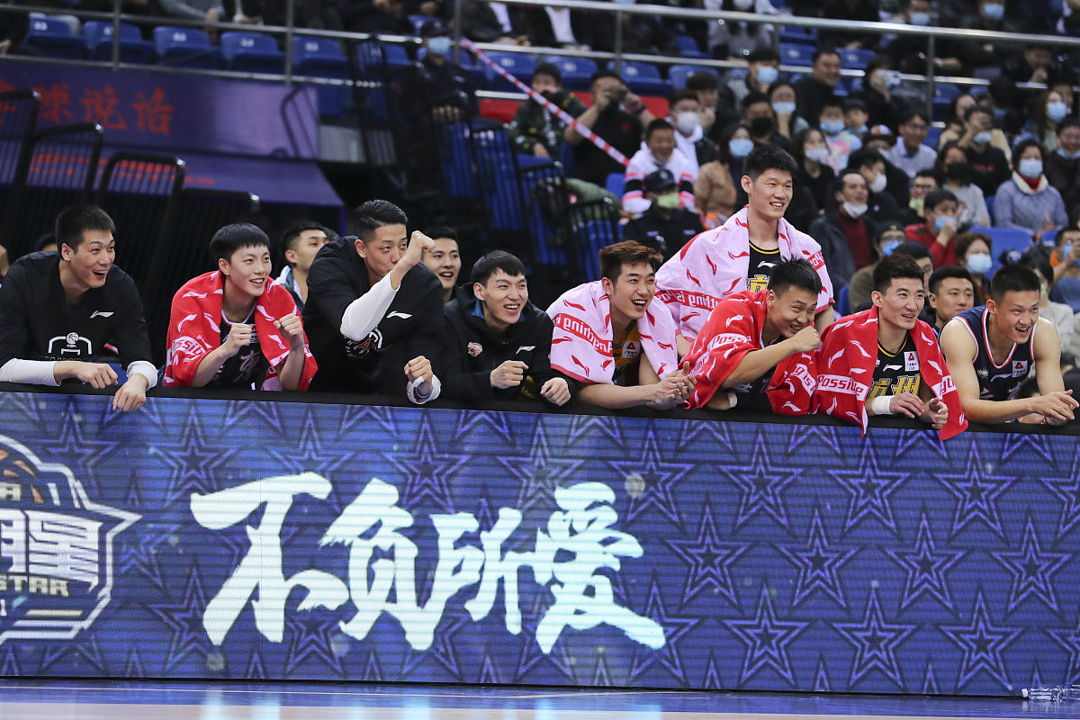 关于湖北男篮赢得一场硬仗，士气高涨的信息