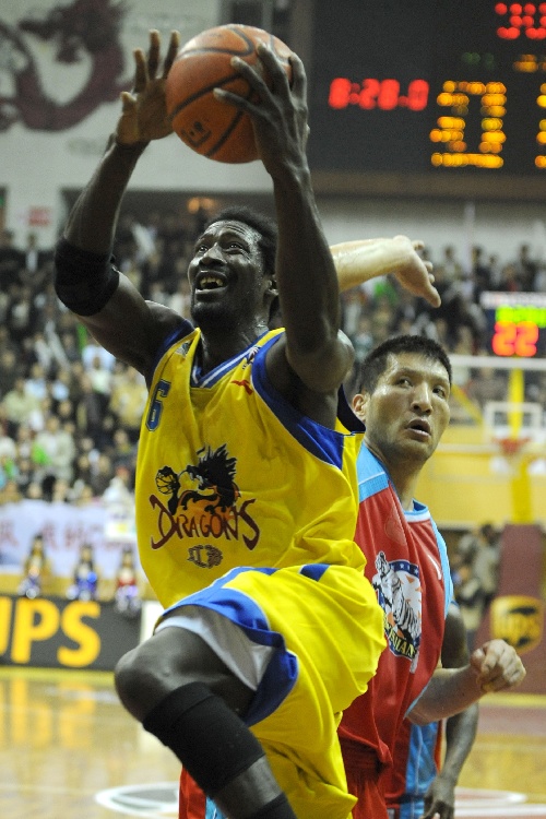 江苏队在比赛中获得胜利，稳固领先地位