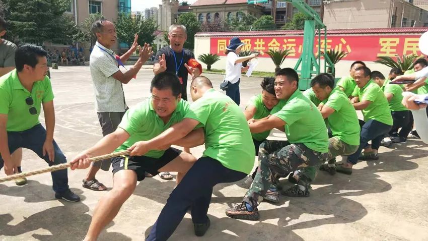 激烈对抗背后的团队拼搏，坚韧不拔！