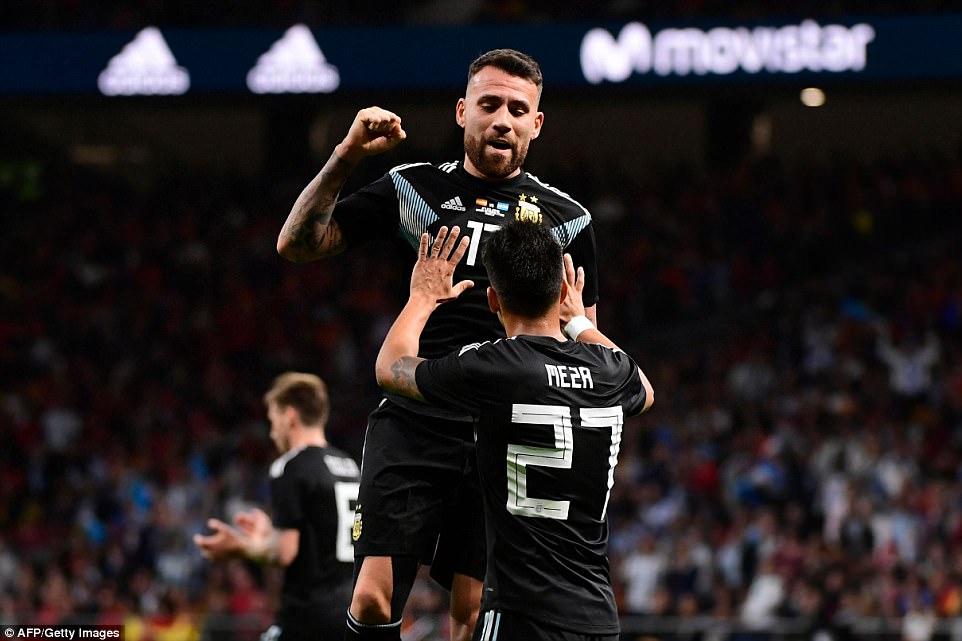 球队意外惨败，主帅露出失望表情