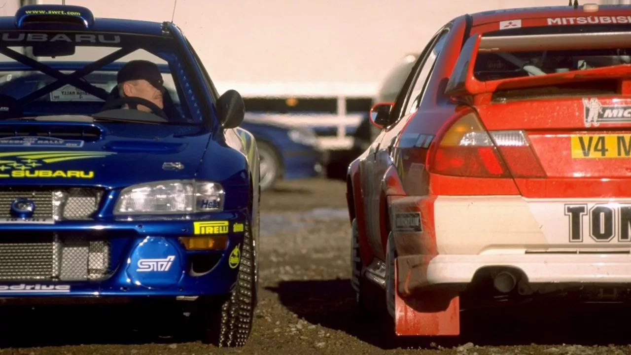 赛场硝烟弥漫，双方角逐不分上下