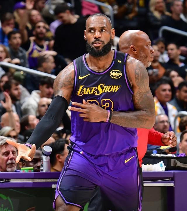 牛逼！邓肯野兽险砍三双，湖人再胜独行侠