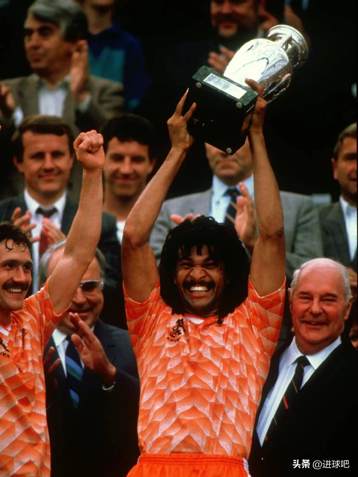 荷兰队成功晋级，欧锦赛四强梦想照进现实