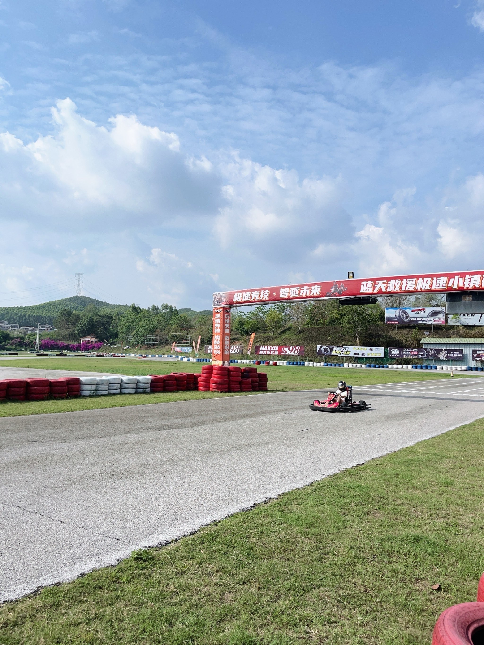 红牛车队力克哈斯车队，阿隆索点燃赛场的简单介绍